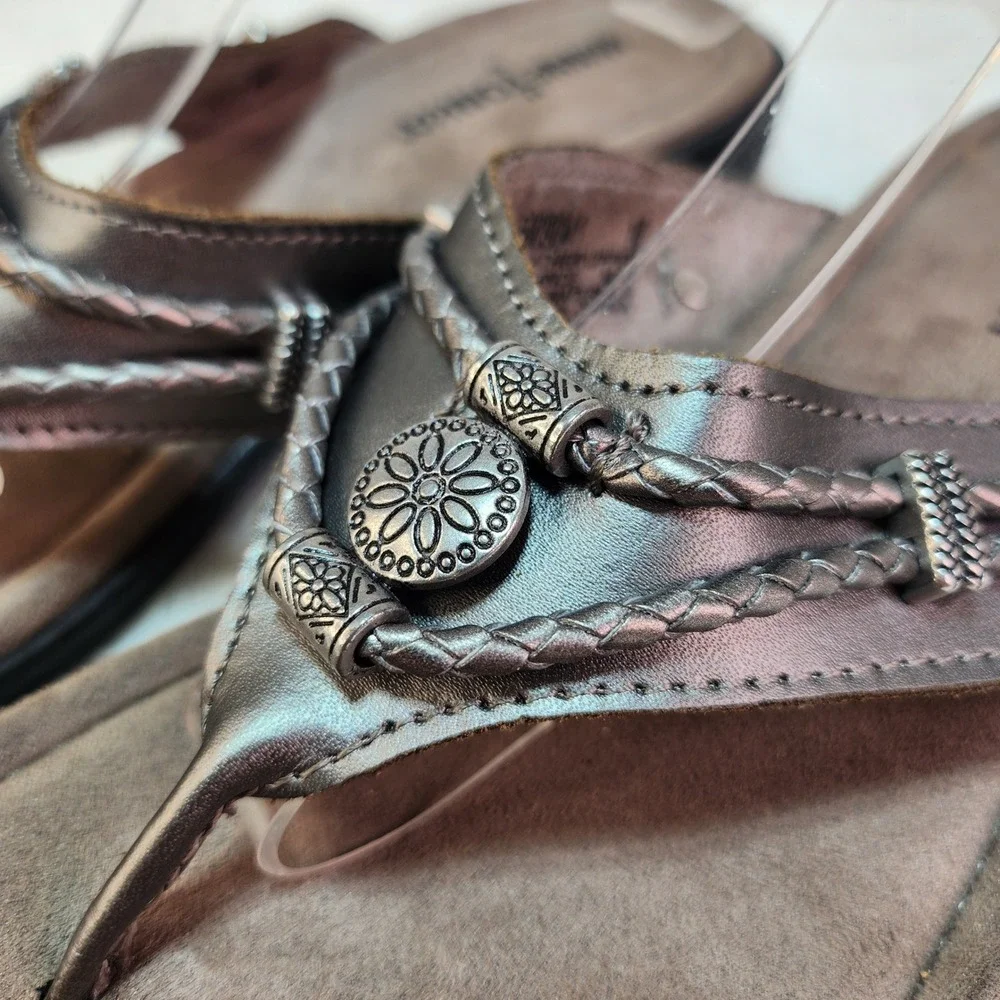Minnetonka Silverthorne 360 Pewter Leather Boho Sandals Womens 10 Comfort Thong